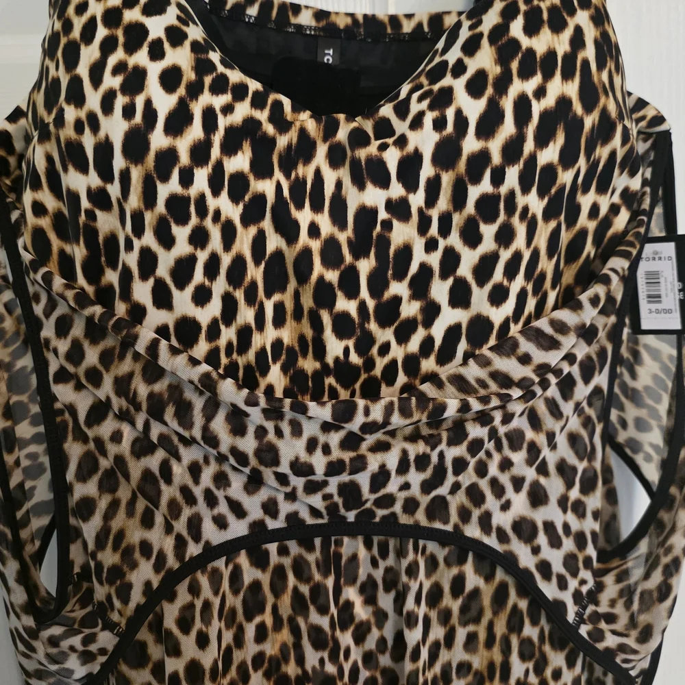 NWT Underwire Long Mesh Overlay Swim Dress With Brief -- Cheetah Tan Size 38D/DD - Picture 7 of 8